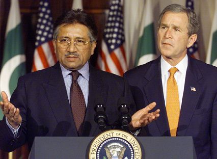 Presidents Pervez Musharraf of Pakistan and George W Bush of the USA