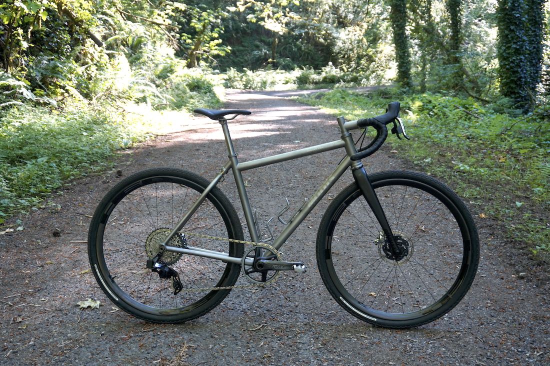 Moots Routt YBB&lt; rear-suspension gravel bike