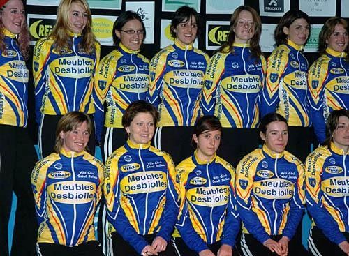 It's all smiles for this new French women's team