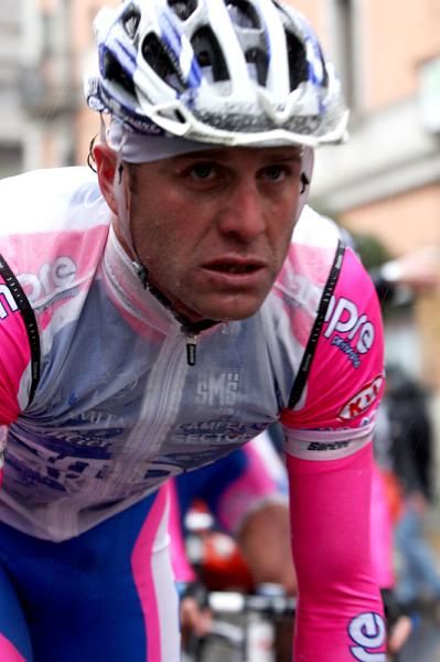 Alessandro Petacchi looking decidedly unhappy with the weather.