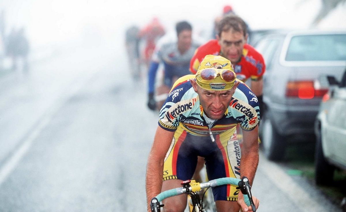 Marco Pantani with Ivan Gotti on his wheel at the 1999 Giro