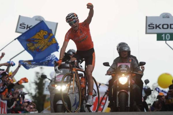 Igor Anton (Euskaltel-Euskadi) celebrates stage victory.