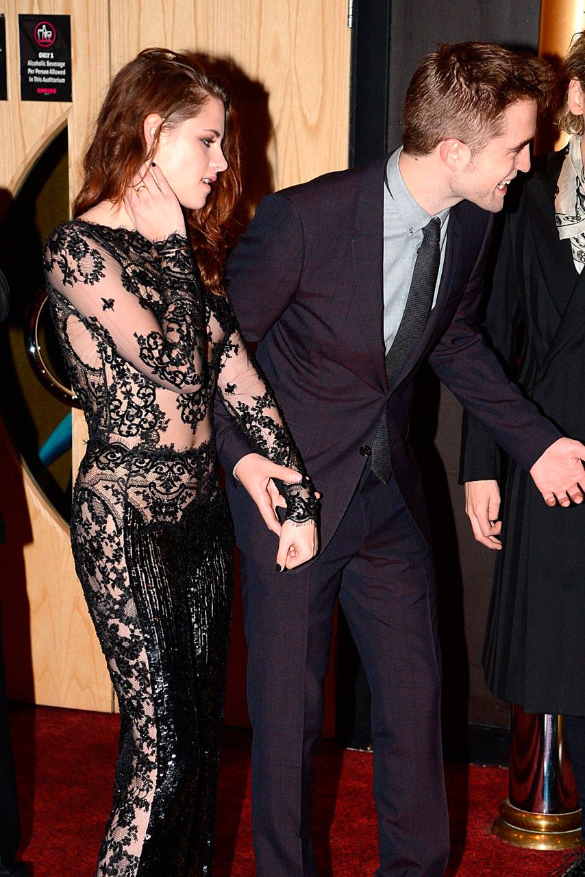 Robert Pattinson and Kristen Stewart&#039;s PDA at Breaking Dawn Part 2 premiere in London