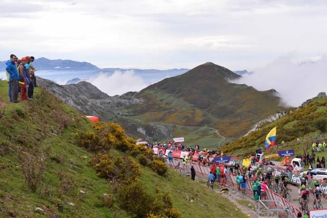 The peloton in the 75m of the stage comes home several minutes down on the winner