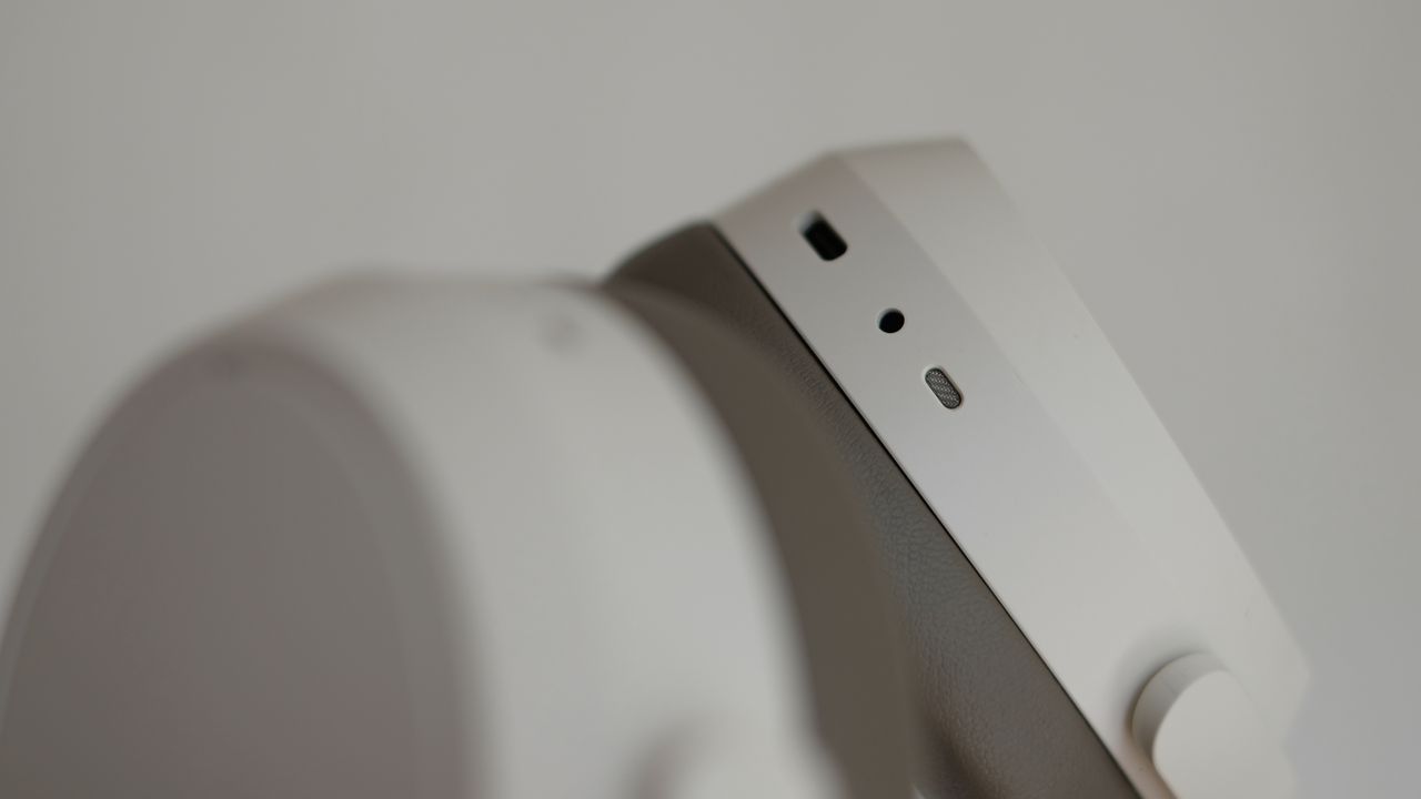 Photograph of Sennheiser Momentum 4 headphones