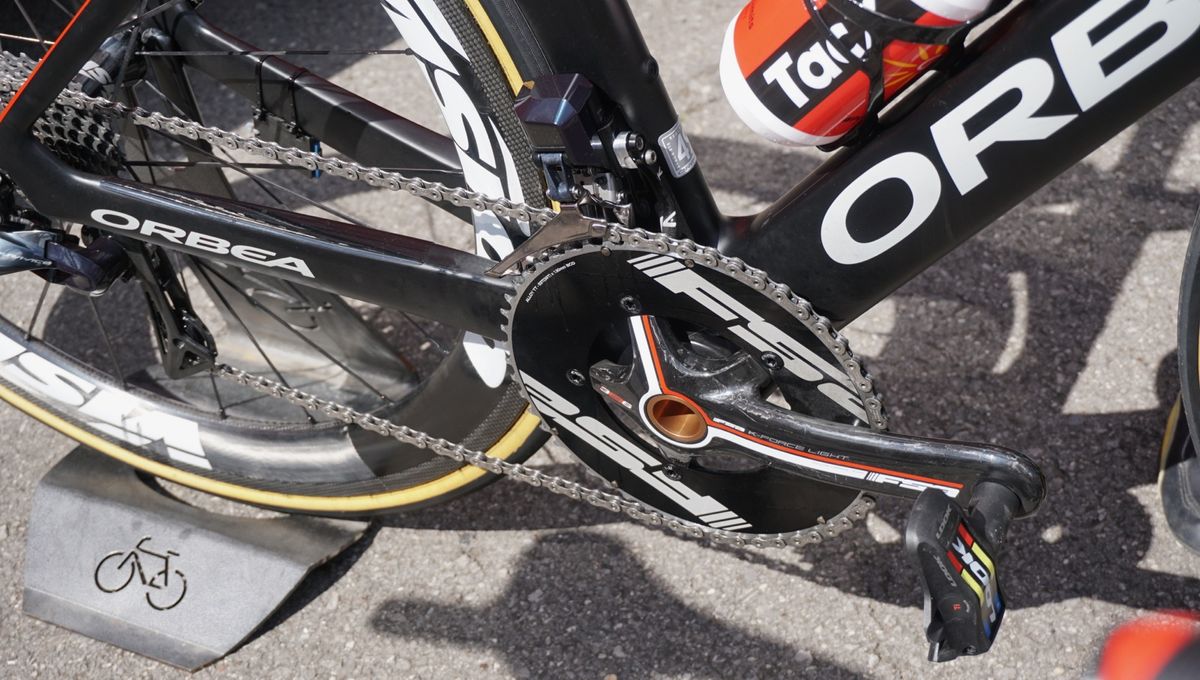Cofidis and Astana are both running a mix of FSA and Shimano components
