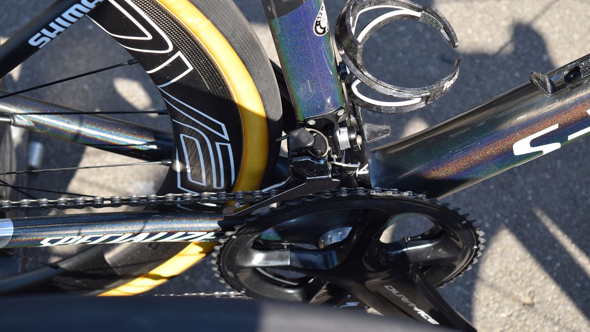 A closer look at the mechanical Shimano Dura-Ace R9100 front derailleur