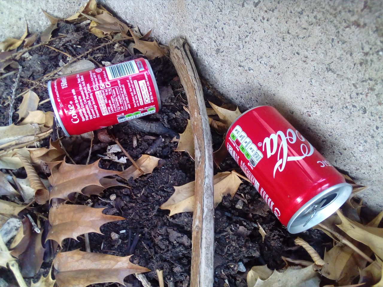 Bright colours don't tend to be captured all that effectively, as these discarded drinks cans attest.