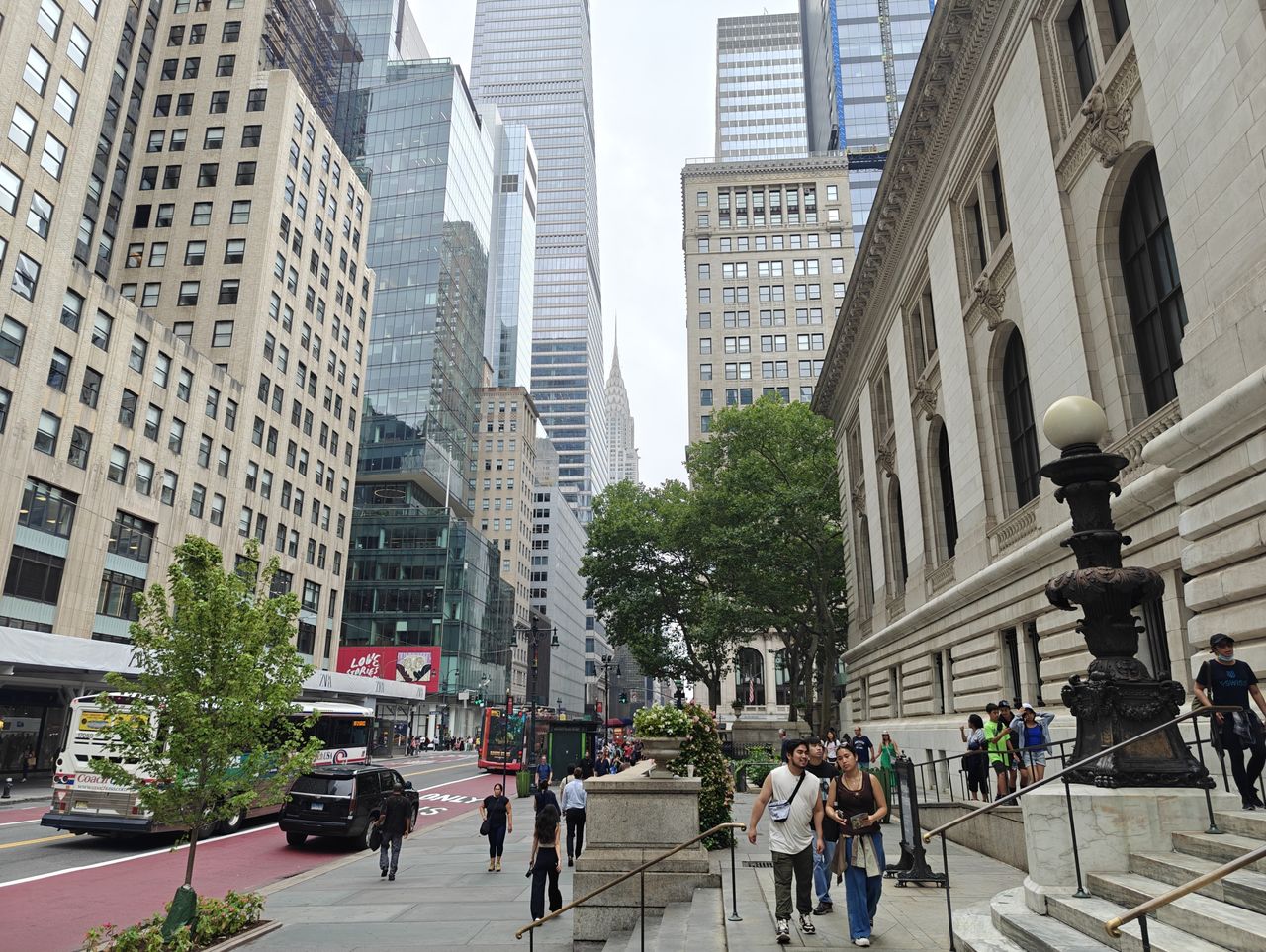 OnePlus Open daytime sample.