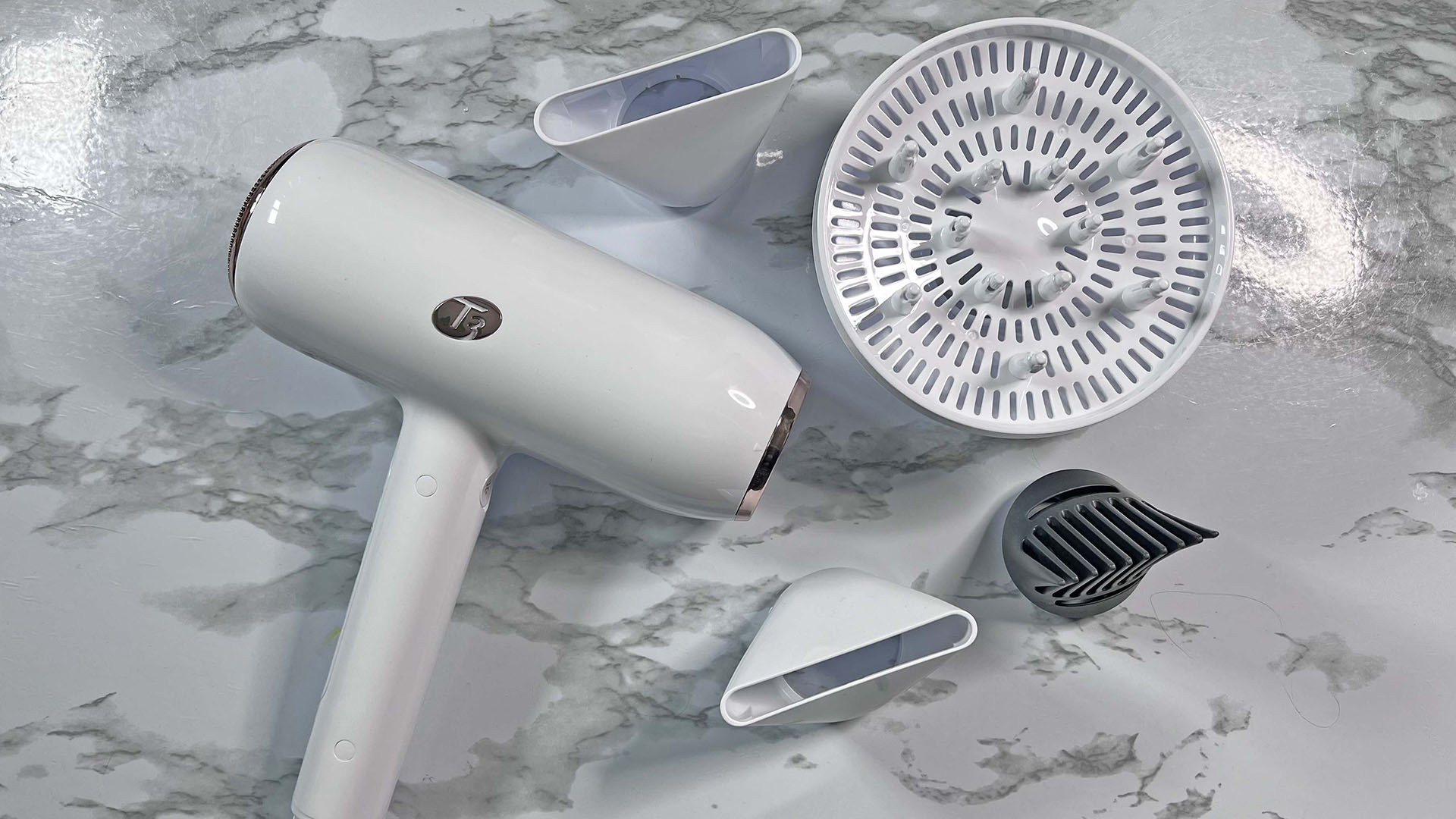 T3 Featherweight hair dryer with attachments
