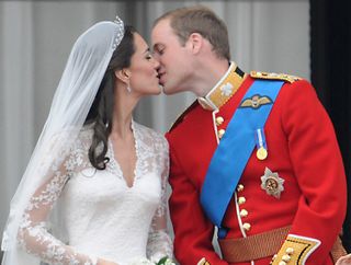Queen's criticism - Catherine, Duchess of Cambridge and Prince William, Duke of Cambridge kiss on the balcony at Buckingham Palace on April 29, 2011 in London, England