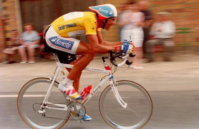 Miguel Indurain (Banesto) finished second to Tony Rominger on the stage 19 ITT at the 1993 Tour but retained the yellow jersey