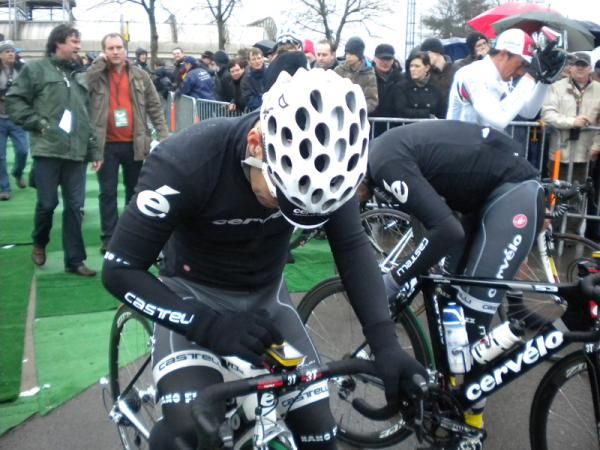 Roger Hammond makes some last-minute adjustments