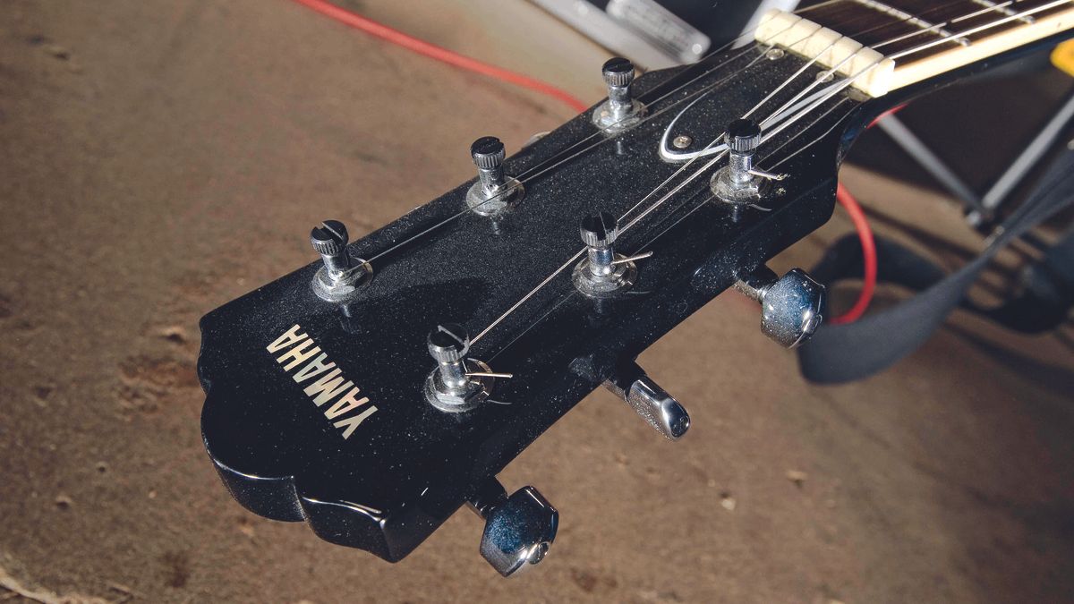 10 guitar setup hacks tips on changing strings and staying in tune