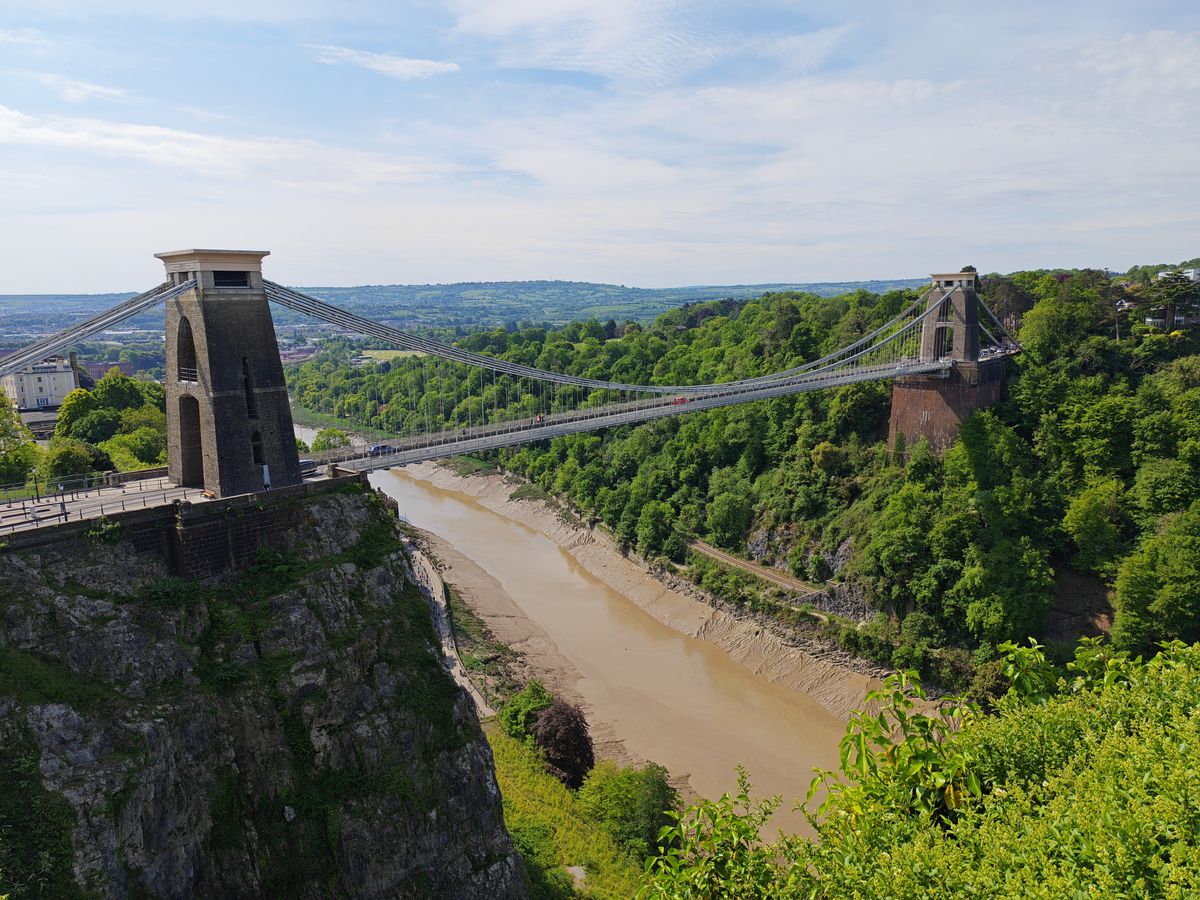 Honor 400 Pro telephoto camera sample showing a shot of a suspension bridge