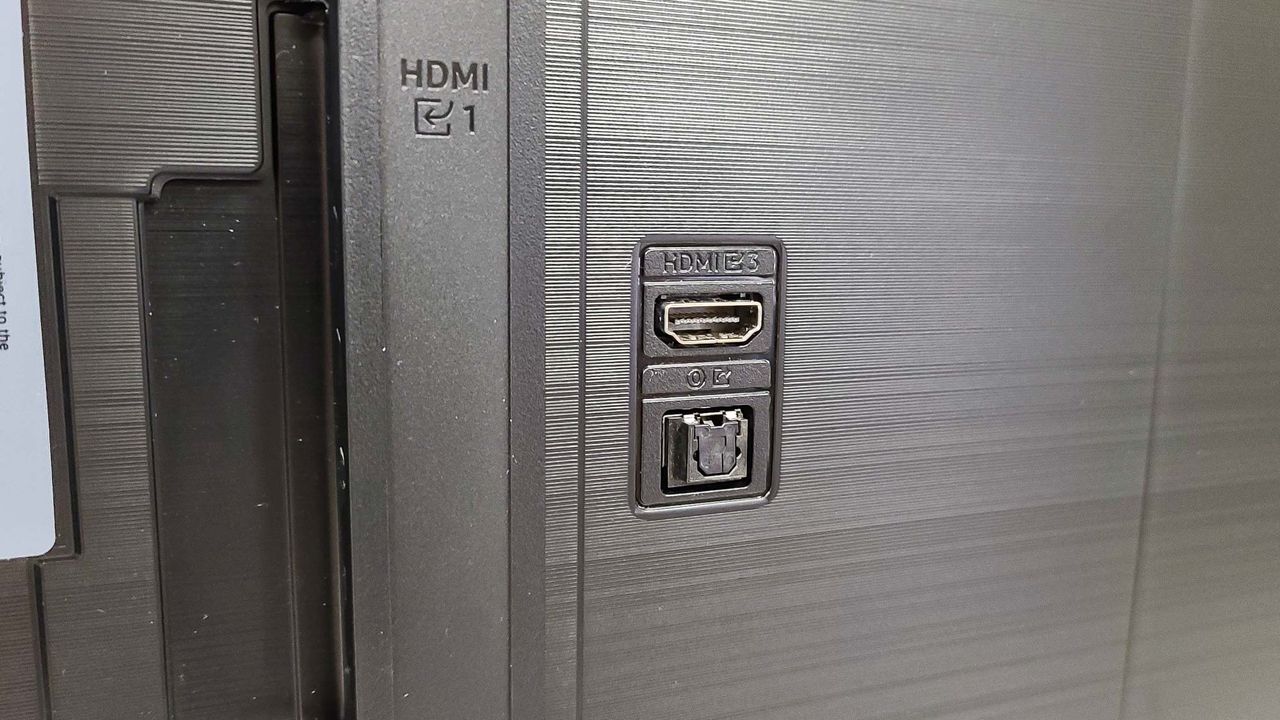Samsung Q60B QLED TV ports