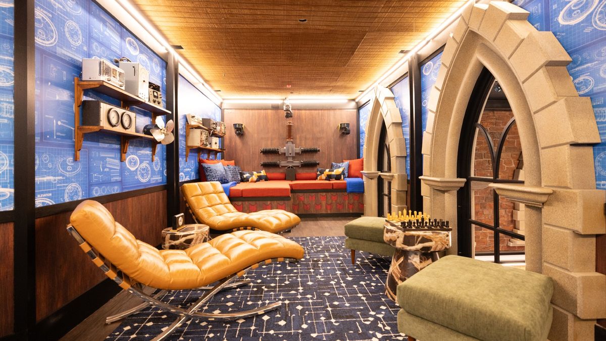 BB28 weird theme room
