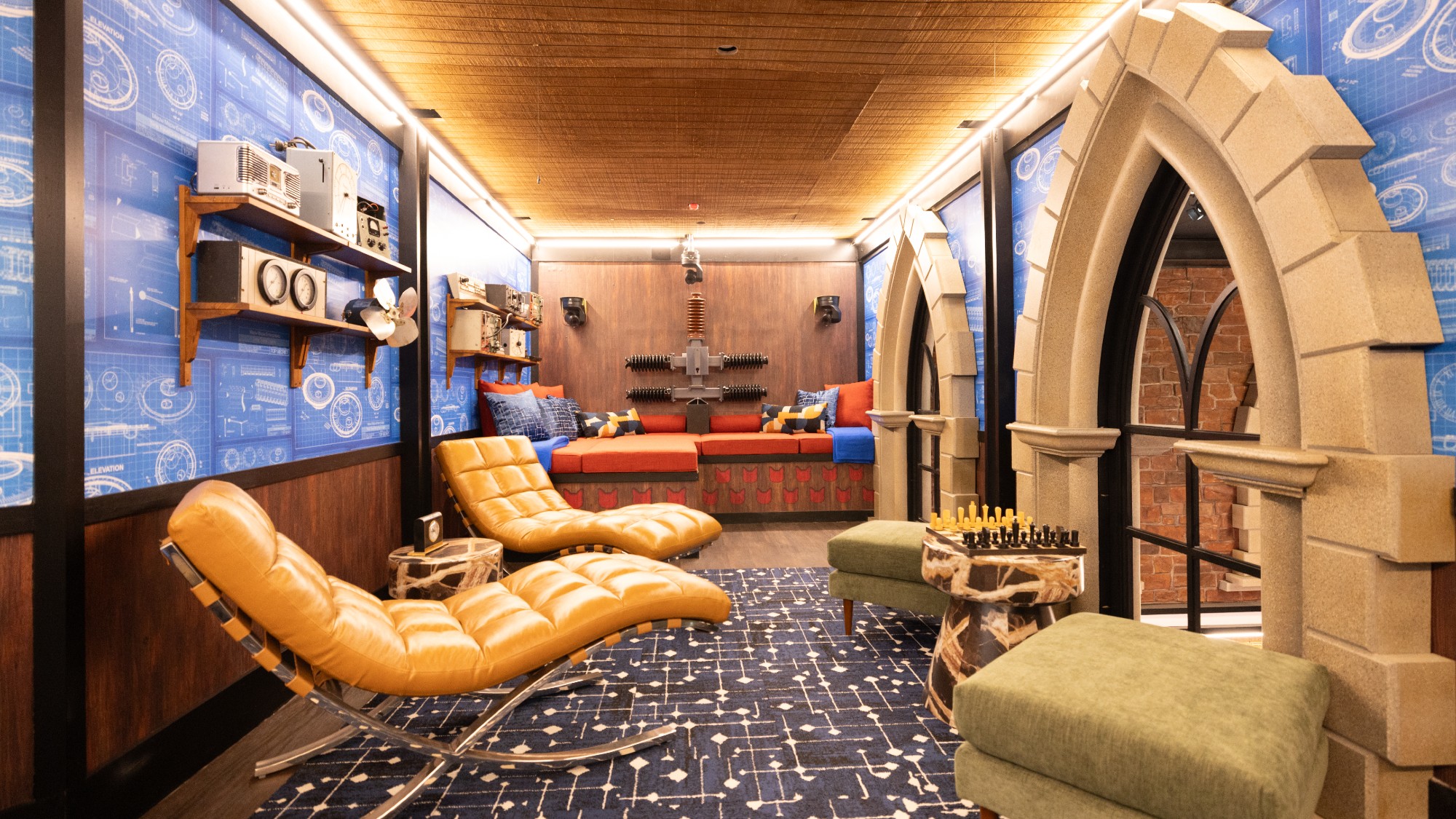 BB28 weird theme room