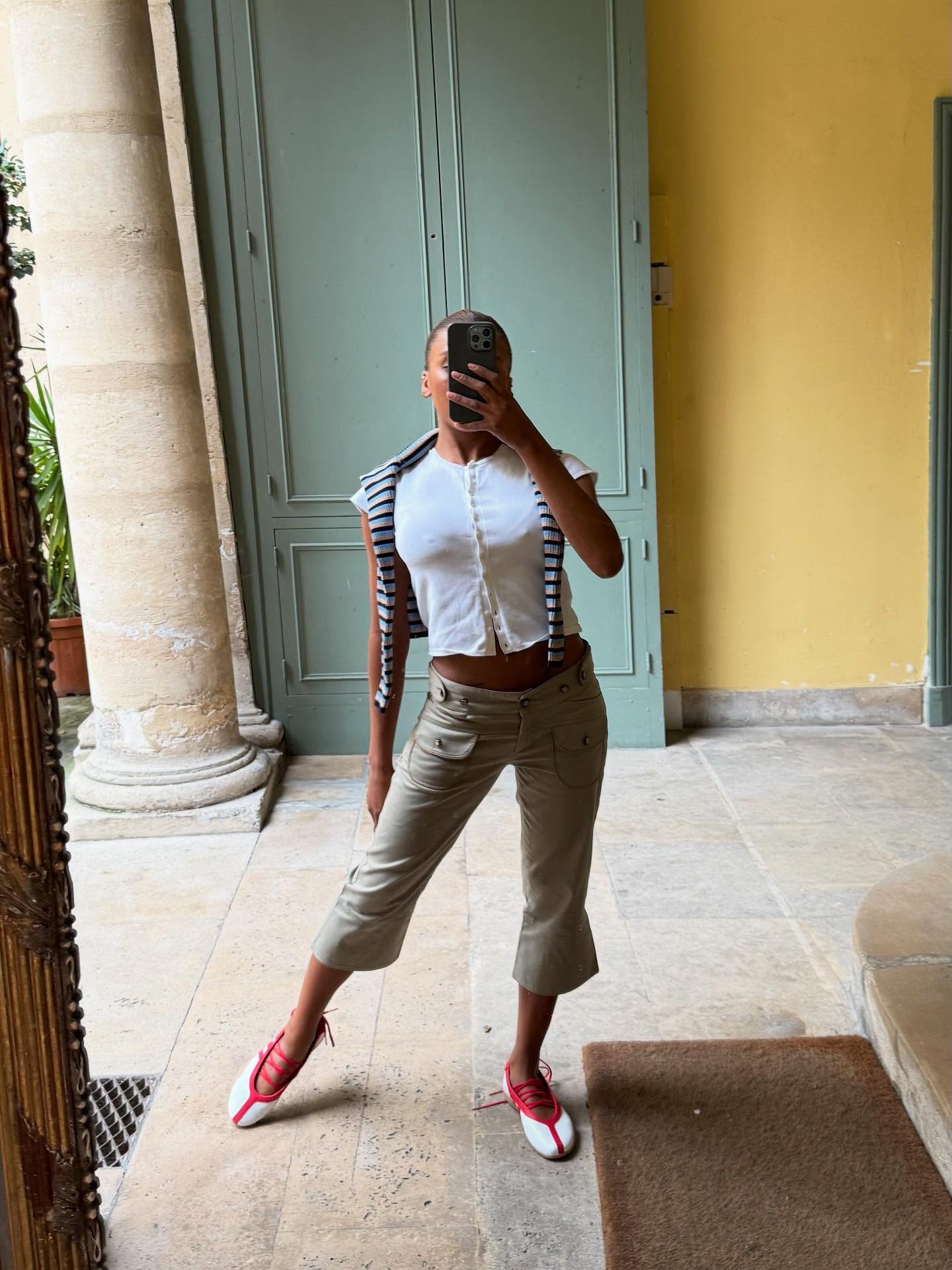 Image of influencer wearing capri pants
