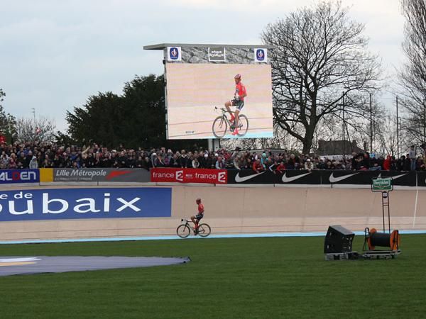 Fabian Cancellara (Saxo Bank) has enough time around the final corners to sit up and collect himself.