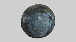 화석 알의 크기는 2.1 x 2.3인치(5.4 x 5.9cm)입니다.