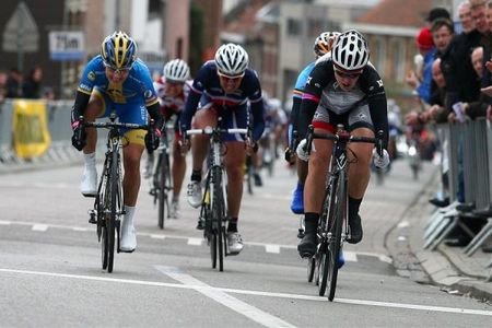 Chloe Hosking crosses the line at Halle - Buizingen