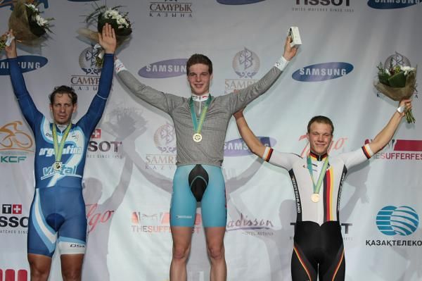 Gijs van Hoecke took the win in the men's scratch race