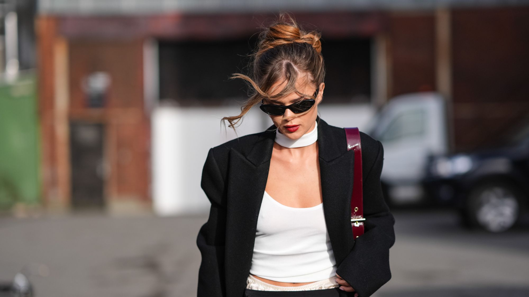 Best body shimmer - street style woman with glowing skin