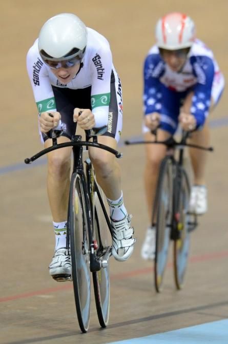 Sarah Hammer (USA) nearly caught Amy Cure (Australia) during the individual pursuit gold medal round in Minsk.