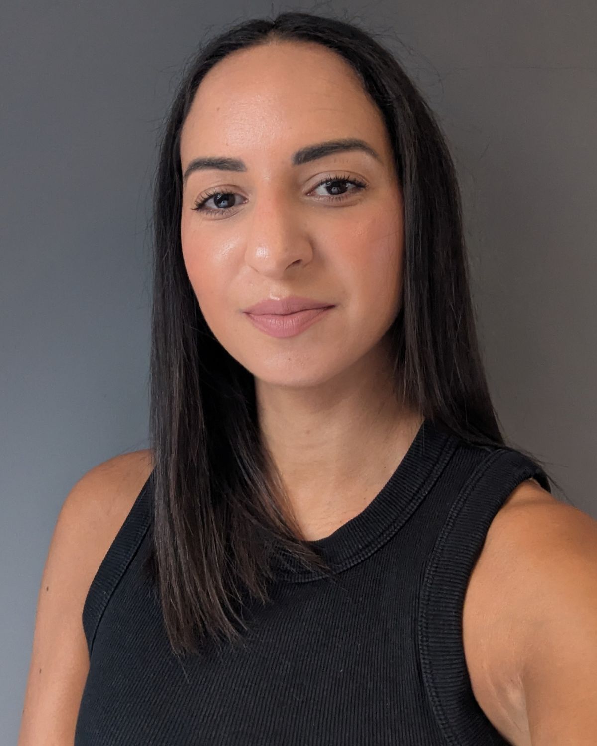 Best Pink Lipsticks @jazzriaharris wearing Charlotte Tilbury Matte Revolution Lipstick in Pillow Talk