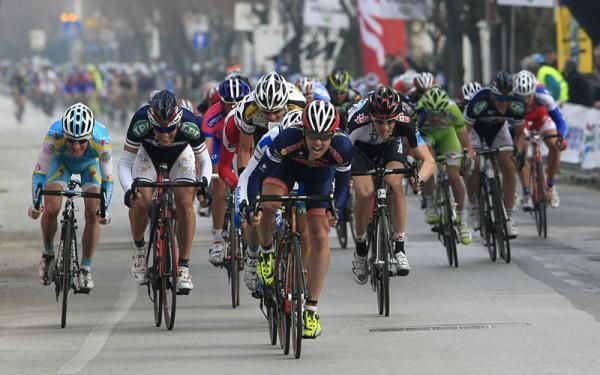Andrea Palini (Team Idea) leads the dash to the finish