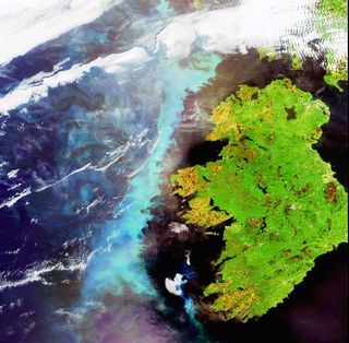 A large aquamarine-colored plankton bloom is shown stretching across the length of Ireland in the North Atlantic Ocean in this image, captured on 6 June 2006 by Envisat's Medium Resolution Imaging Spectrometer (MERIS), a dedicated ocean color sensor able to identify phytoplankton concentrations.