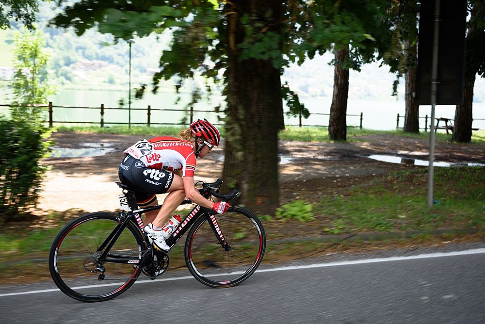 Emma Pooley is still clear but the peloton are closing fast at Giro Rosa 2016 - Stage 4