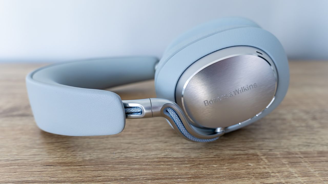 Bowers &amp; Wilkins Px8 S2 in Pearl Blue
