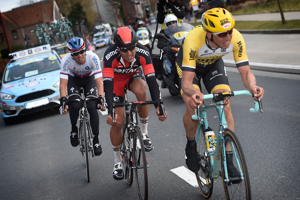 Vanmarcke and Van Avermaet chased but counld not make contact.