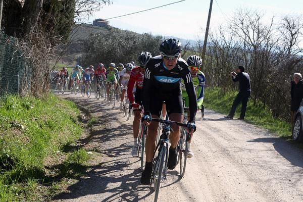 Thomas L&ouml;fkvist (Sky) stretches out the field.
