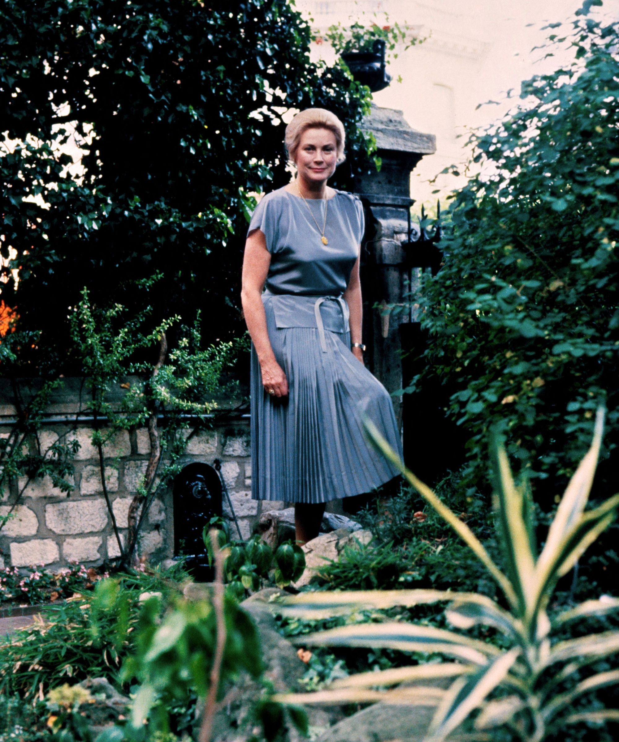 grace kelly in her garden