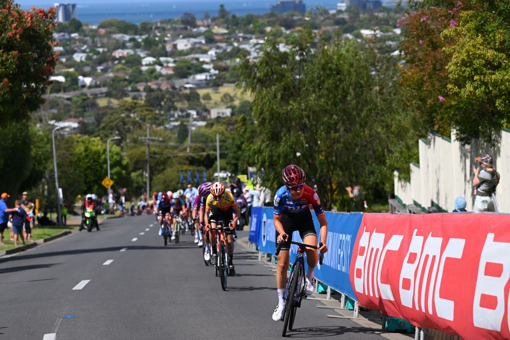 Cecilie Uttrup Ludwig (FDJ-Suez) attacks on the Challambra Crescent