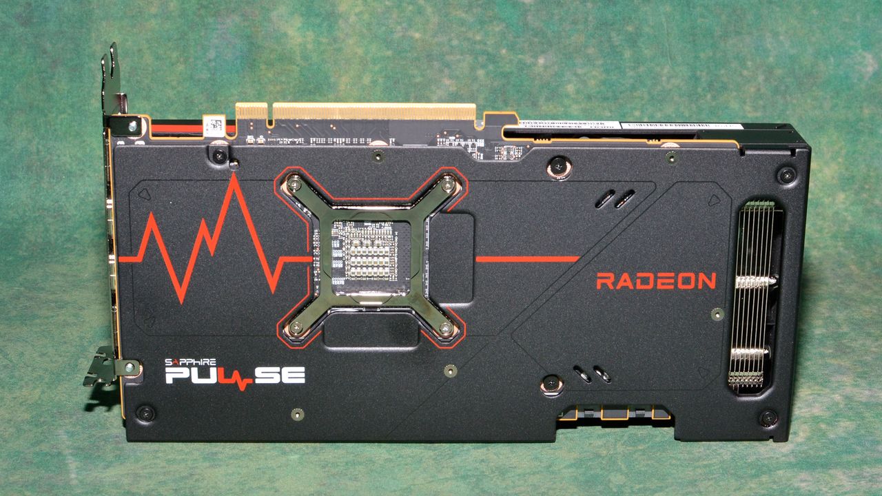 AMD Radeon RX 7600 XT Sapphire Pulse card photos and unboxing