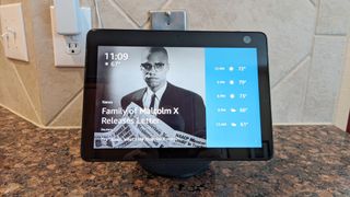 Echo Show 10 News promo and Weather sidebar