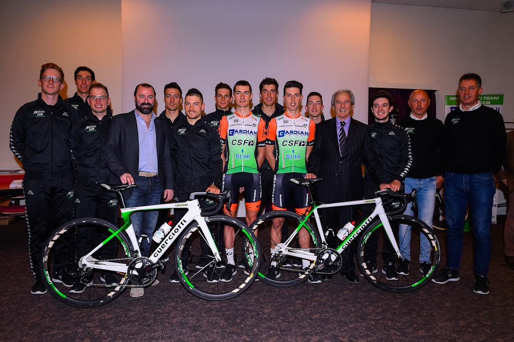 Giovanni Carboni and Luca Covili pose 2019 Bardiani-CSF kit with team staff and management