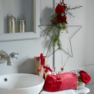 A Christmas-decorated bathroom