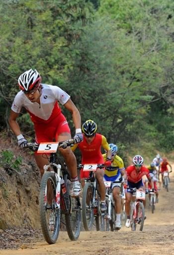 Kohei Yamamoto (Japan) heads the men's cross country field.
