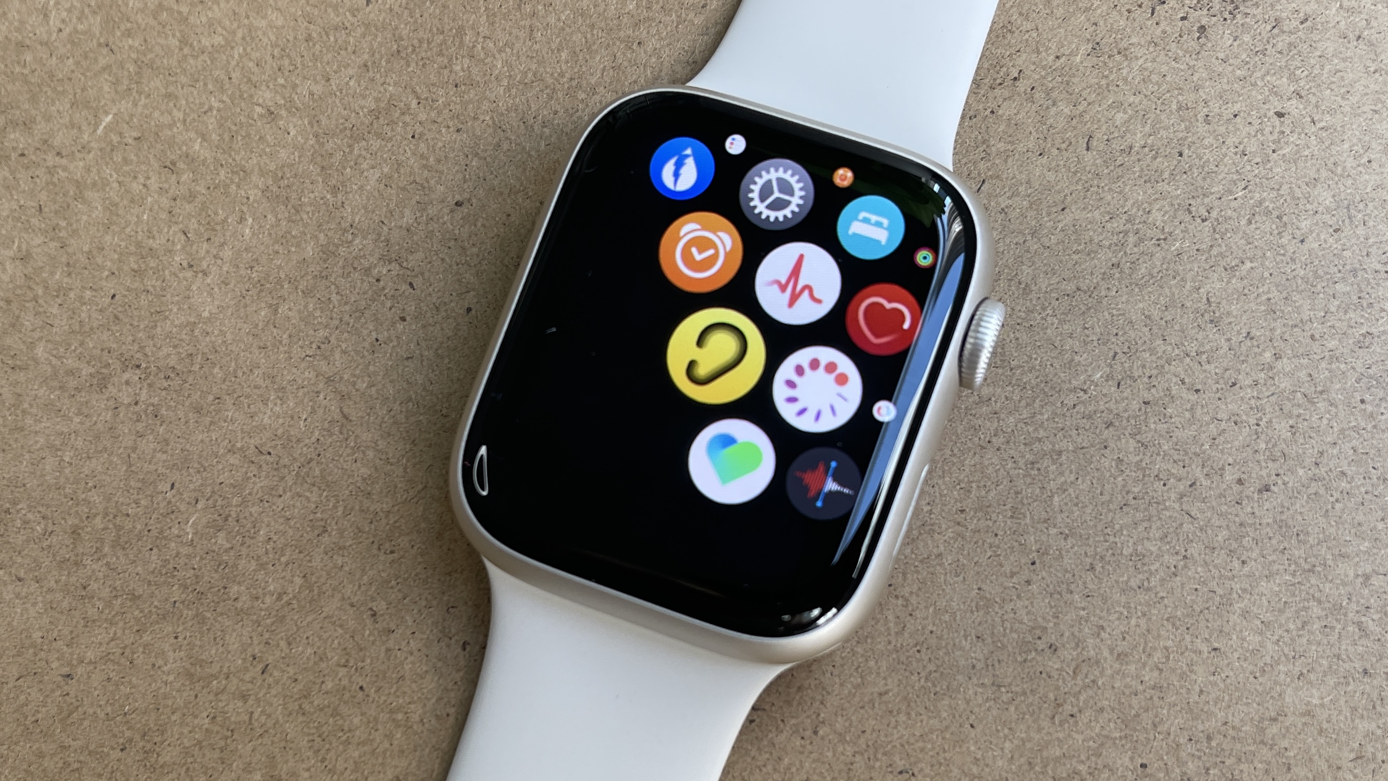 Как выключить часы apple. Самые дорогие часы эпл круглые. Часы Эппл круглые большие. Smart watch 7 подставка.
