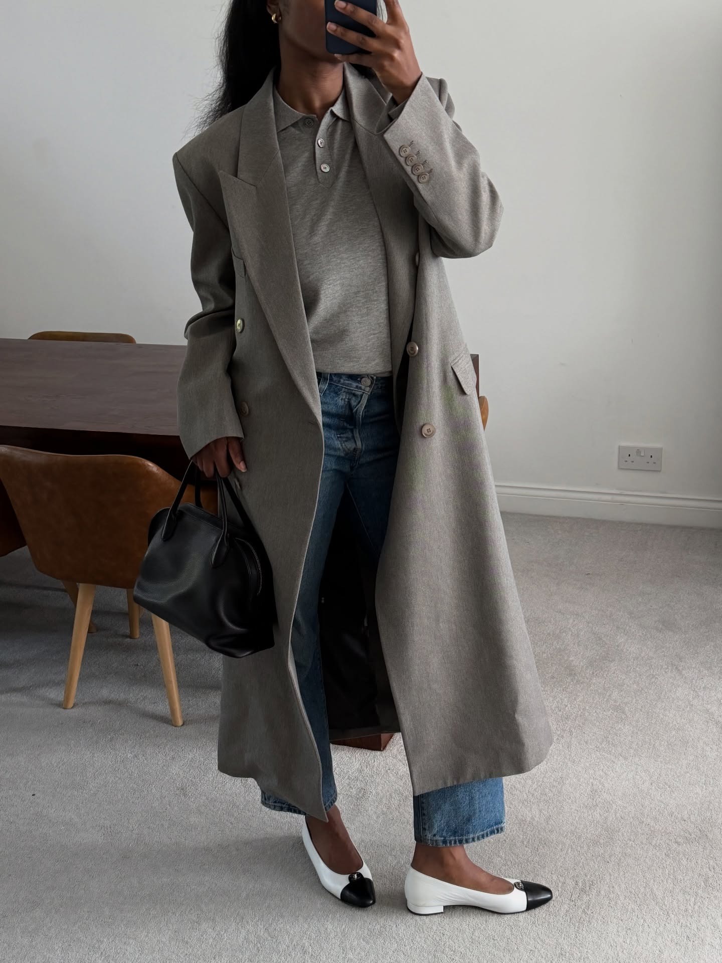 Influencer wearing jeans with two-tone shoes