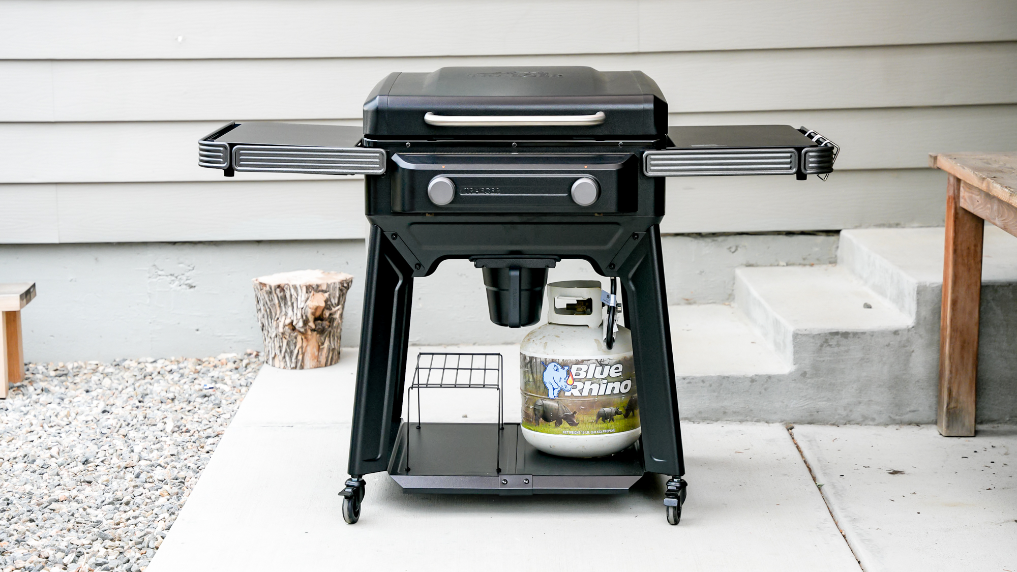 Traeger Flatrock 2 Zone griddle in a back yard