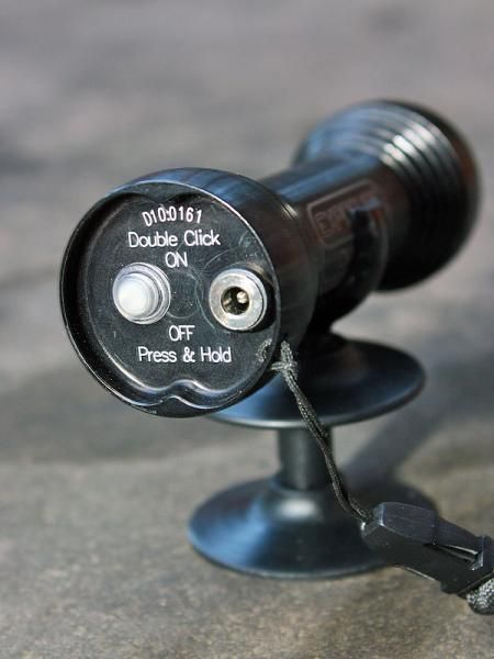 The rubber-covered button also includes an LED indicator for current mode and battery level Accessories such as additional batteries and extra front and rear emitters can be plugged into the Smart Port to the right, too