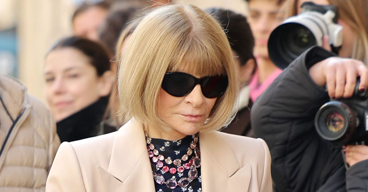 是的，安娜·溫圖爾（Anna Wintour）正好為巴黎時裝週打包了一雙鞋子