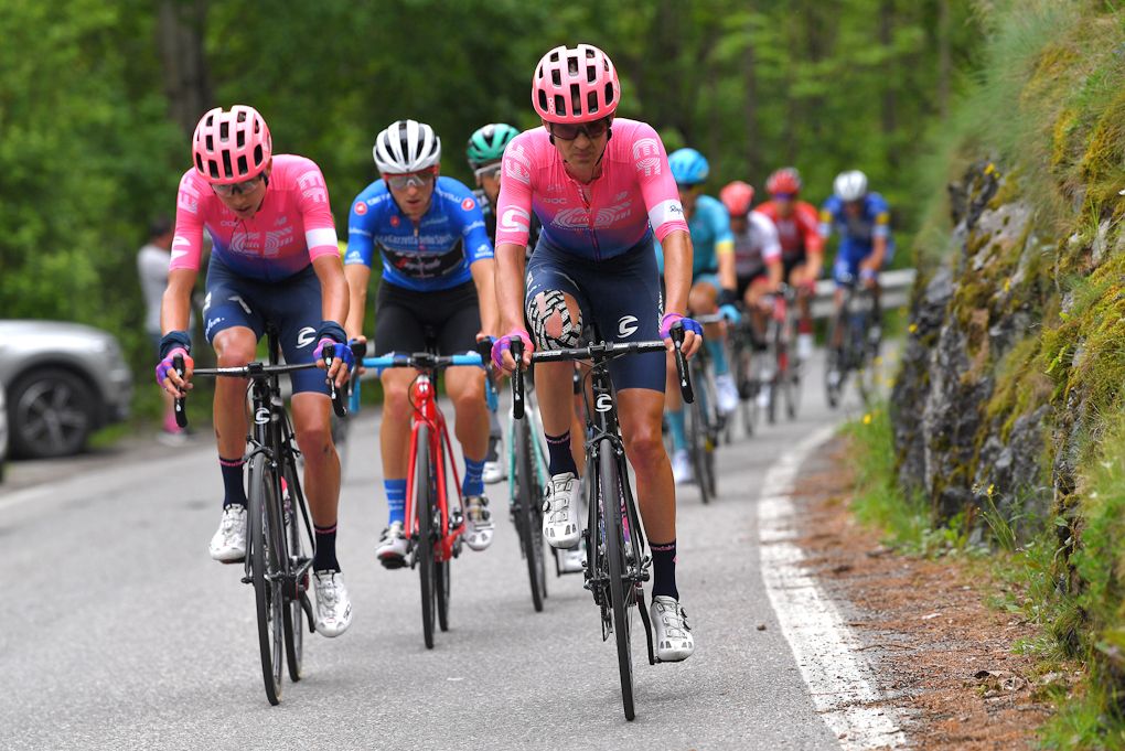 Nate Brown powers the stage 16 breakaway at the Giro d'Italia