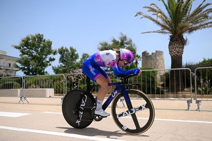 Kristen Faulkner (BikeExchange-Jayco) on her way to winning stage one of the 2022 Giro Donne in Cagliari